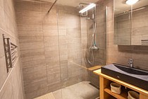 Chalet Le Petit Bonheur - badkamer met douche